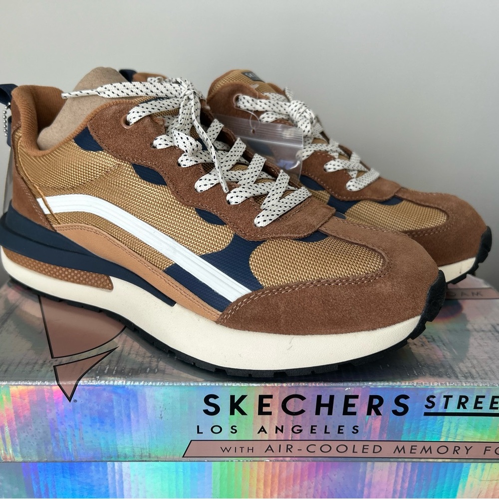 New Women’s Halos Infinite Jogger Skechers sneakers. Color wheat. Size 10